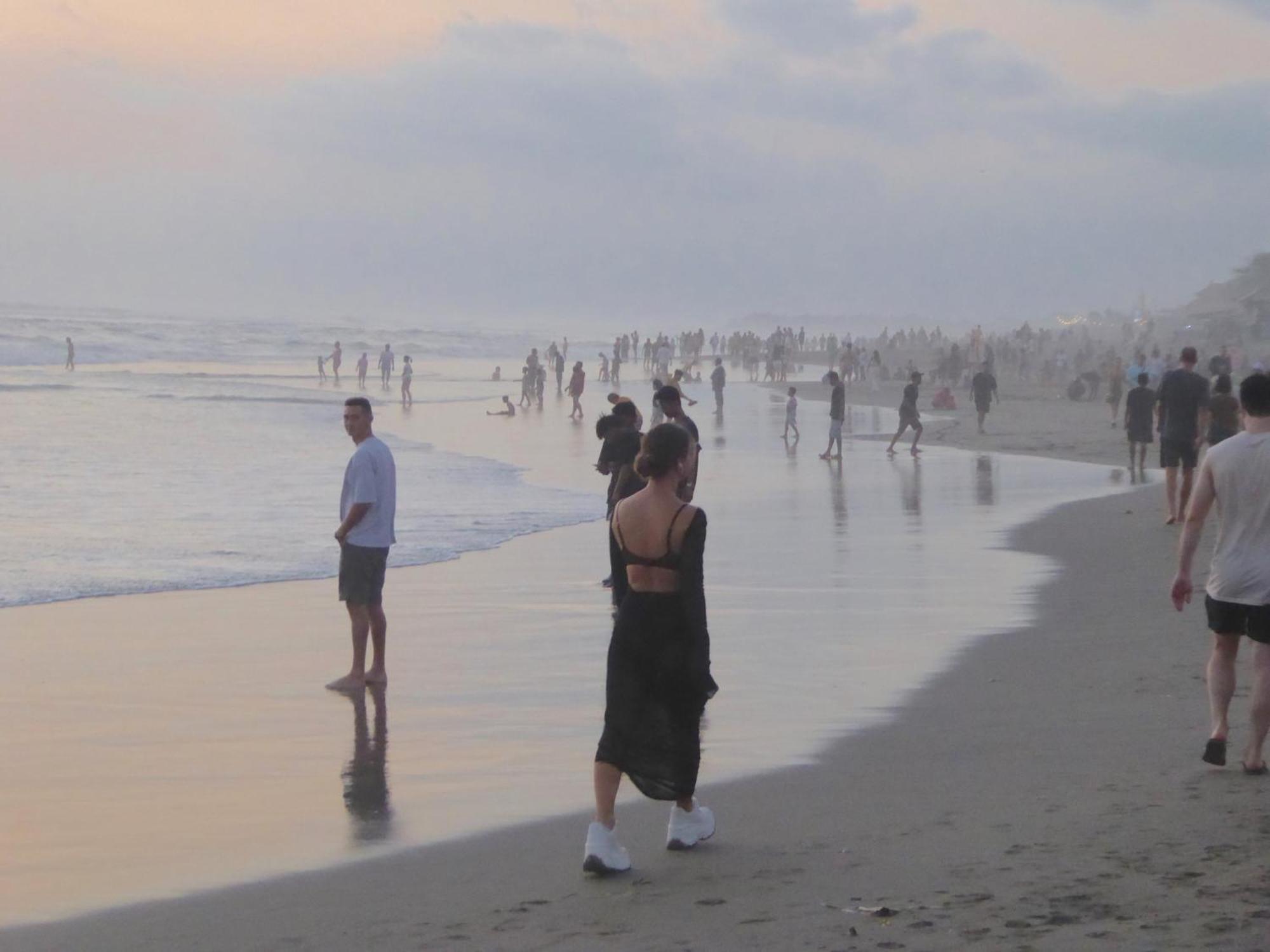 Bali Luxe Villa Beachfront Rooftop Sunsets