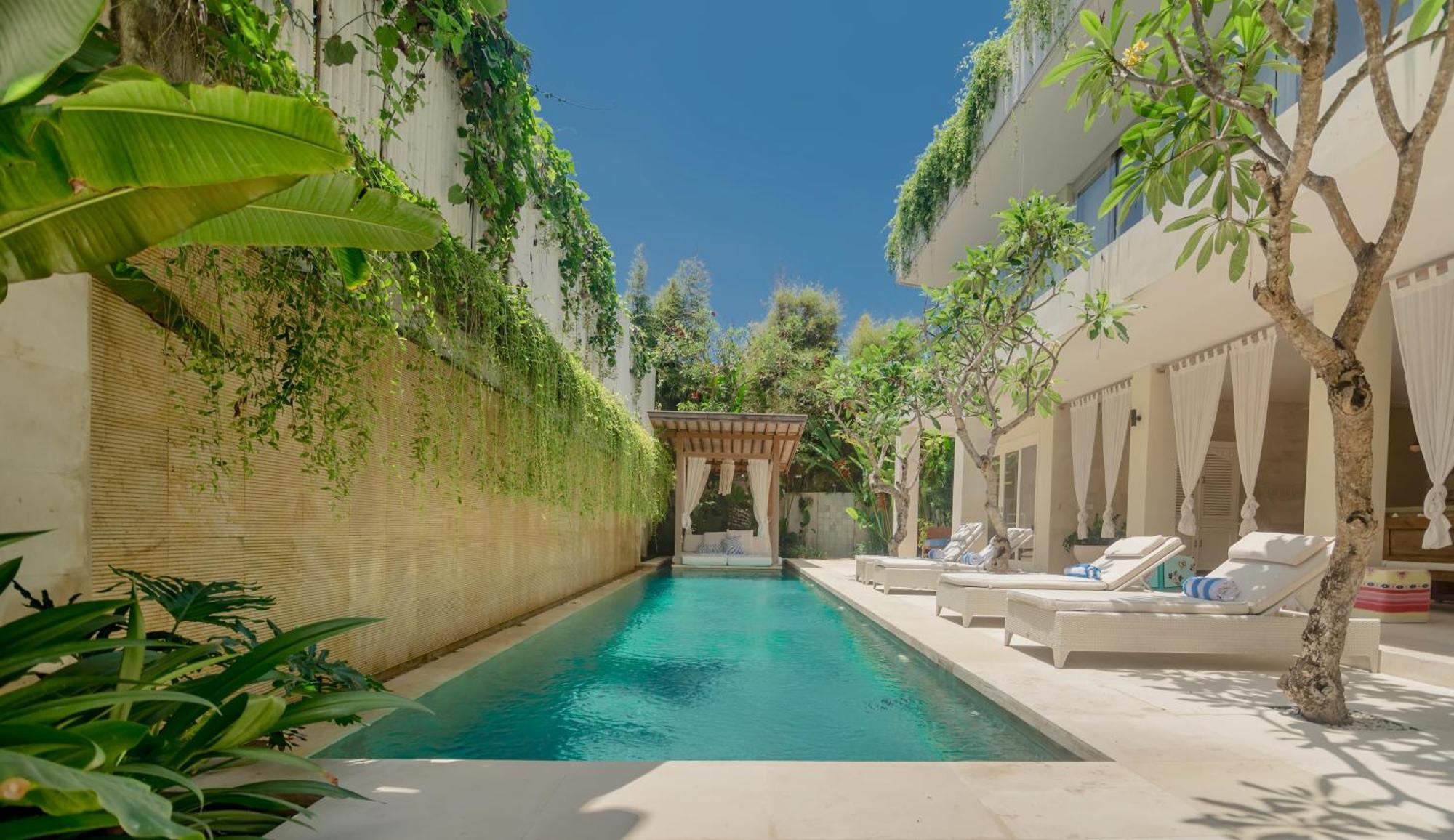 Bali Luxe Villa Beachfront Rooftop Sunsets Canggu (Bali)