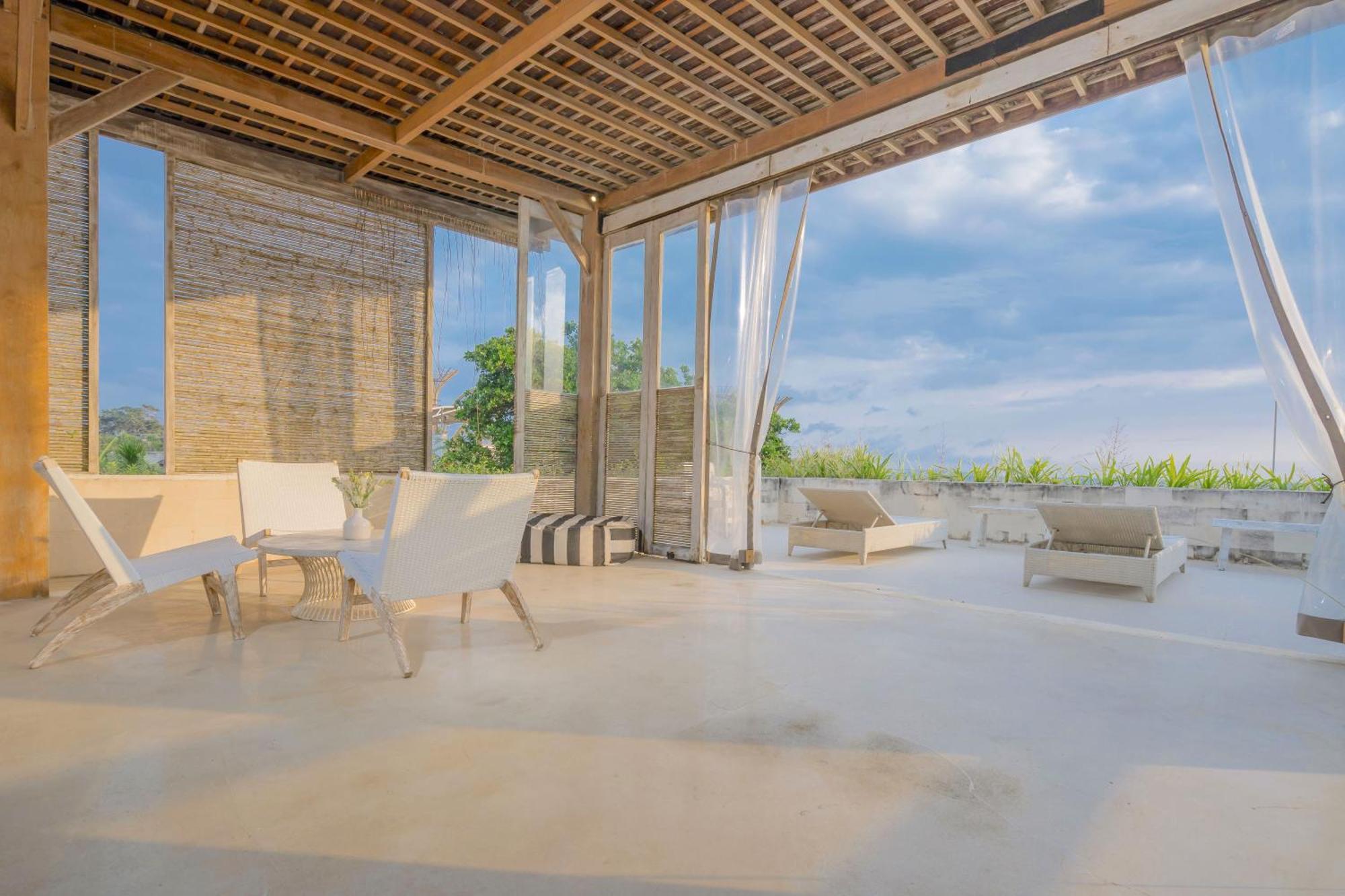 Bali Luxe Villa Beachfront Rooftop Sunsets