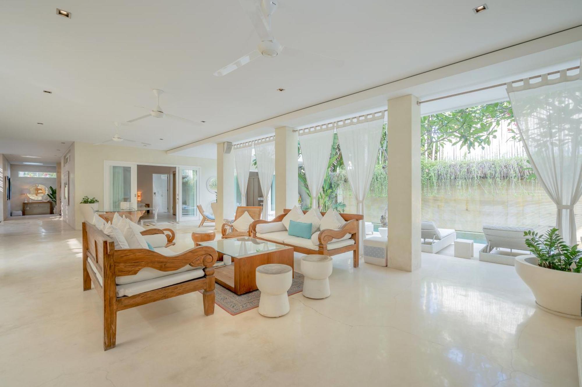 Bali Luxe Villa Beachfront Rooftop Sunsets * Canggu (Bali)